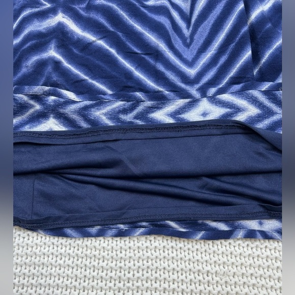 Navy and White Geometric Pattern Dress by Old Navy. Size Medium - Picture 7 of 9
